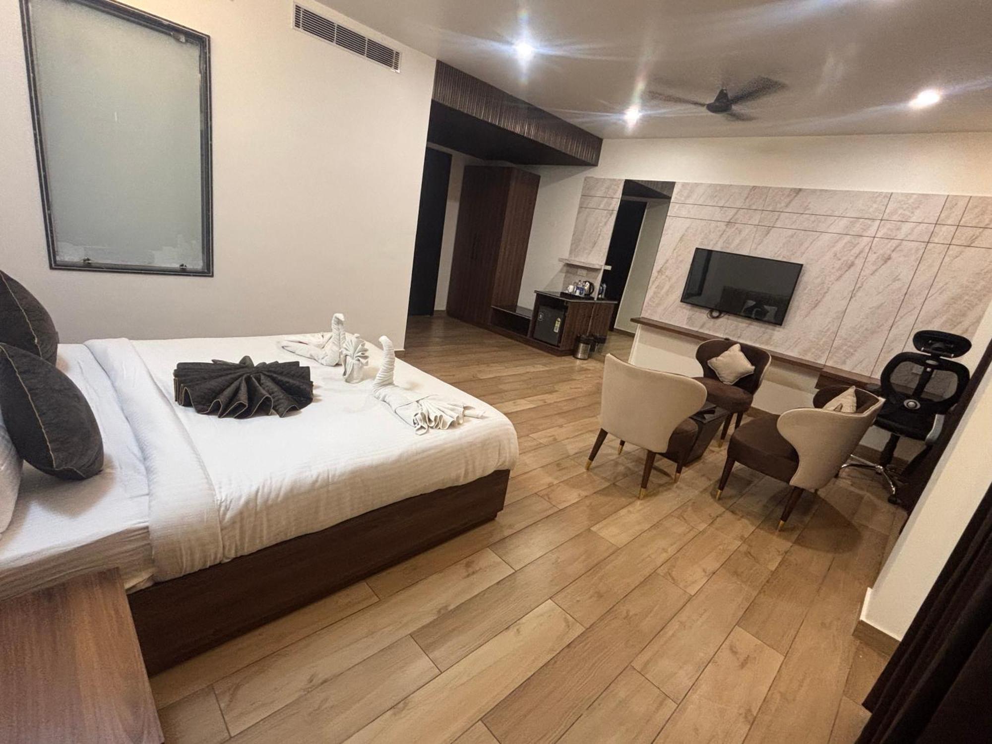 Hotel The Rivaaj Rohtak Экстерьер фото